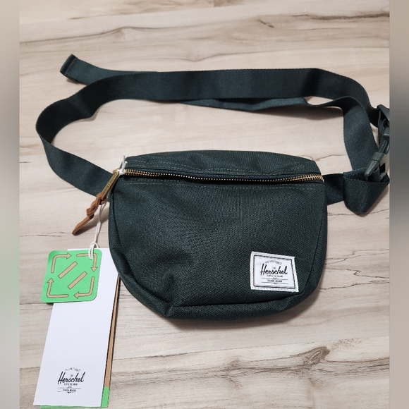 NWT Herschel Settlement Pouch - green - Picture 3 of 5